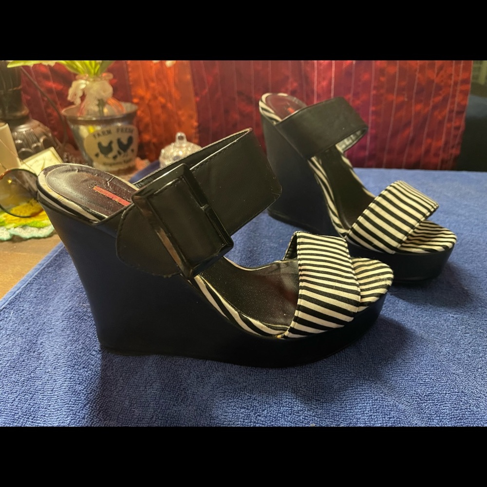 C Label beautiful platform shoes black and white size 8 1/2